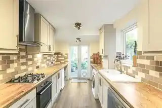 12 Dean Road, photo 3
