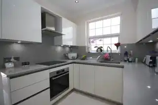12 Dukes Avenue, photo 2