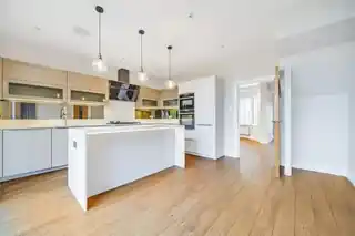 12 Gallants Farm Road, photo 3