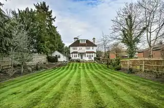 12 Green Lane, photo 2