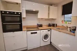 12 Hartfield Road, photo 3
