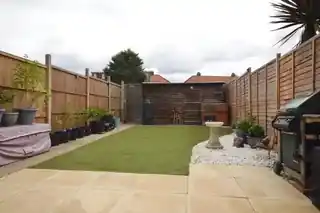 12 Hartfield Road, photo 2