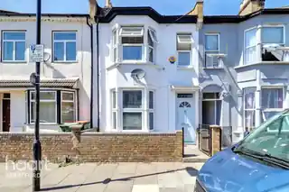 12 Hartland Road, photo 2