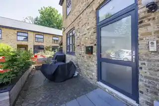 12 Hatcham Park Mews, photo 2