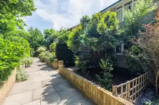 12 Haynes Close, photo 2