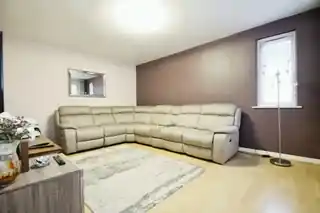 12 Hollydale Close, photo 3