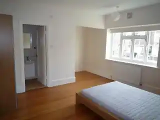 12 Holmdale Gardens, photo 4