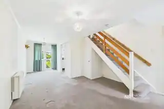 12 Hunting Gate Drive, photo 3