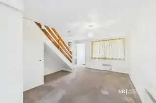 12 Hunting Gate Drive, photo 2