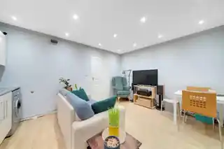12 Iona Close, photo 4