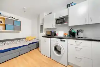 12 Iona Close, photo 3