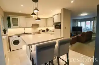 12 Jubilee Close, photo 2