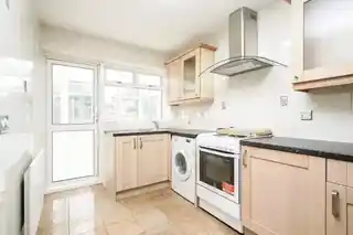 12 Kendal Gardens, photo 3