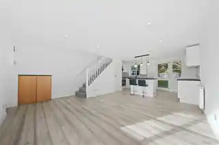 12 Livesey Close, photo 2
