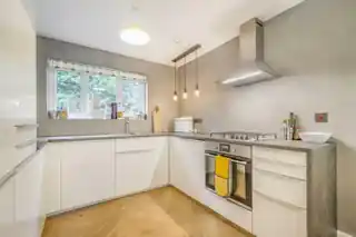 12 Lockwood Close, photo 2