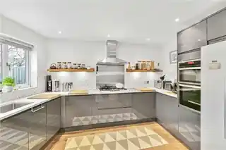 12 Longford Road, photo 3