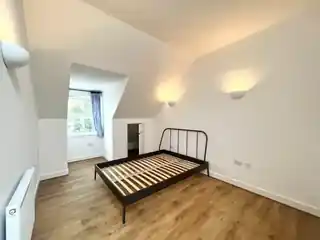 12 Lovegrove Way, photo 3