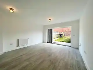 12 Lovegrove Way, photo 4