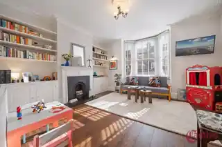 12 Lynton Road, photo 2