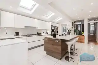 12 Mountfield Road, photo 2