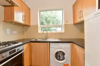 12 Oakwood Close, photo 2