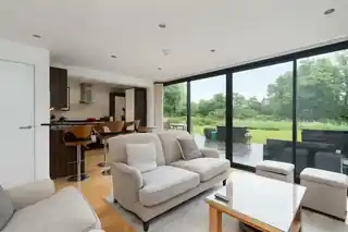 12 Old Mill Close, photo 2
