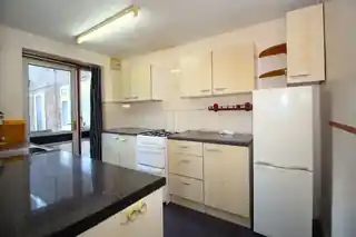 12 Parkway, photo 3