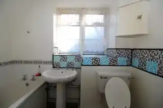 12 Parkway, photo 4