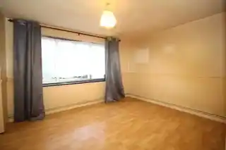 12 Parkway, photo 2