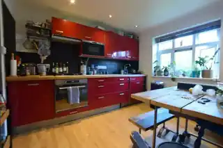 12 Rivenhall Gardens, photo 2
