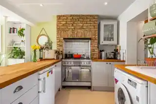 12 Robson Road, photo 4