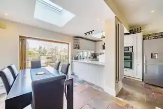 12 Shrewsbury Road, photo 4