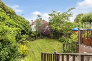12 St Johns Road, photo 3