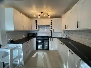 12 St Martins Close, photo 3