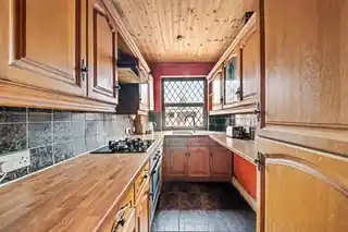 12 Swanage Waye, photo 3