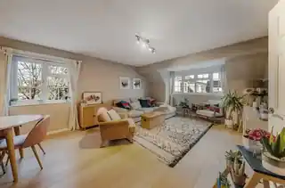 12 Sycamore Close, photo 2