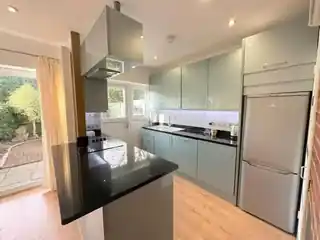 12 Third Cross Road, photo 3