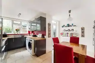 12 Toyne Way, photo 3