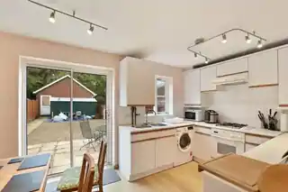 12 Tynemouth Close, photo 3