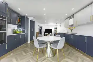 12 Walker Close, photo 3