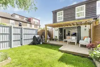 12 Walker Close, photo 4