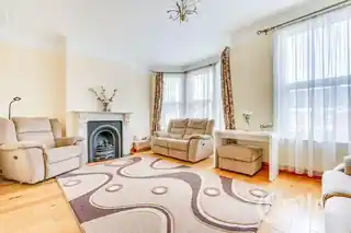 120 Lyndhurst Road, photo 2