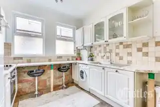 120 Lyndhurst Road, photo 3