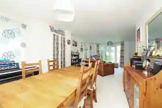 120 Wraysbury Drive, photo 4