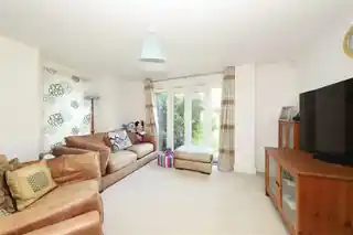 120 Wraysbury Drive, photo 2