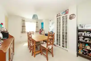 120 Wraysbury Drive, photo 3