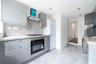 121 Cann Hall Road, photo 2