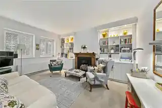 121, Gloucester Court, Kew Road, photo 2