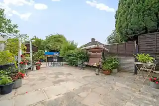 121 Heath Way, photo 3