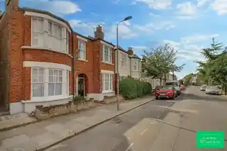 121 Leslie Road, photo 2